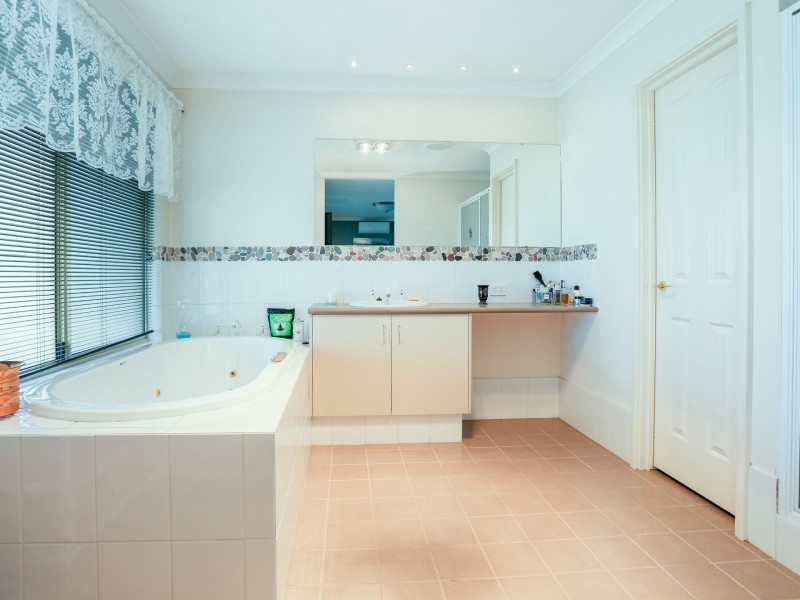 136 Tenth Street, Harvey WA 6220