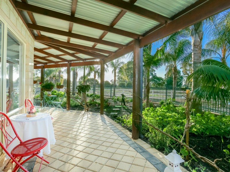 136 Tenth Street, Harvey WA 6220