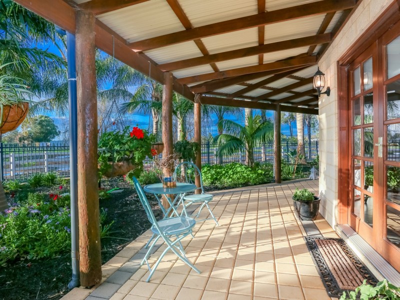 136 Tenth Street, Harvey WA 6220