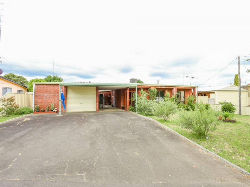 4 Fourth Street, Harvey WA 6220
