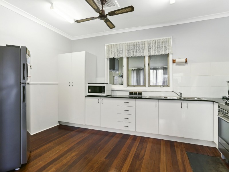 4 Roy Street, Harvey WA 6220