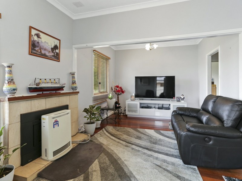 4 Roy Street, Harvey WA 6220