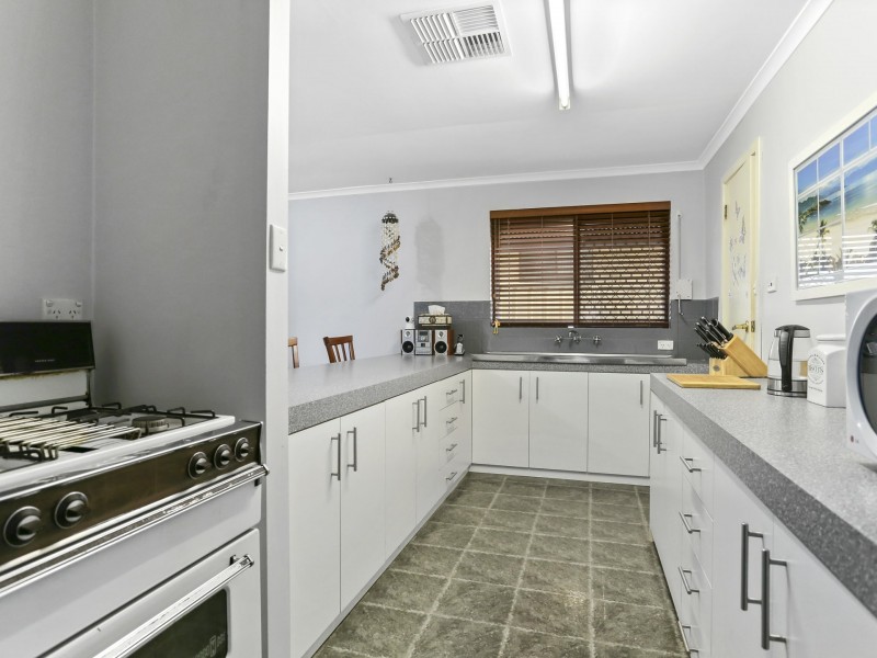 5 Hinge Road, Harvey WA 6220