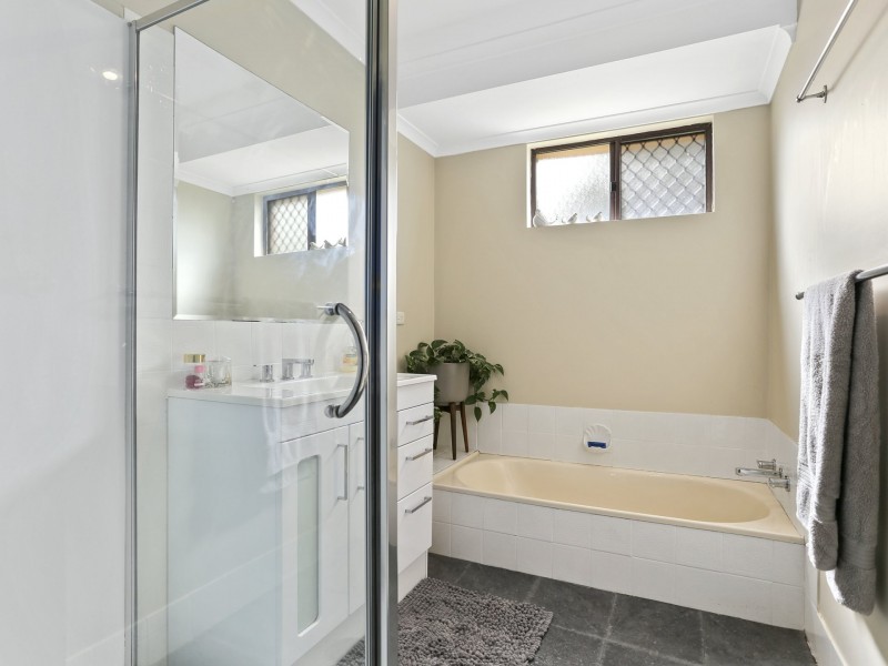 5 Hinge Road, Harvey WA 6220