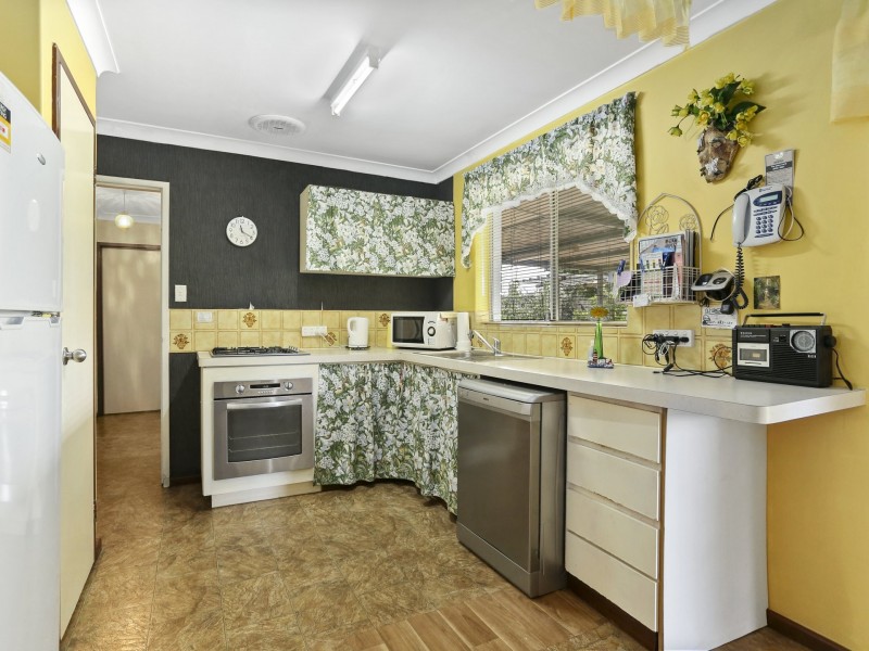 82 Herbert Road, Harvey WA 6220