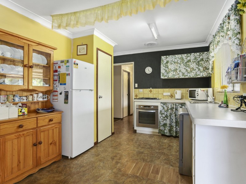 82 Herbert Road, Harvey WA 6220