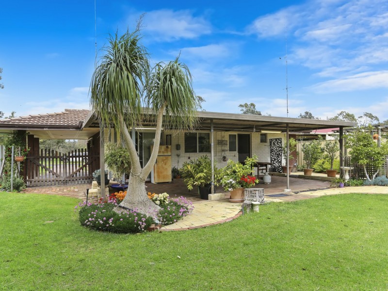 82 Herbert Road, Harvey WA 6220