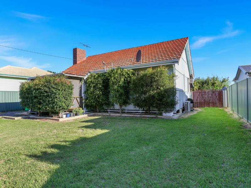 4 Merriedale Crescent, Harvey WA 6220