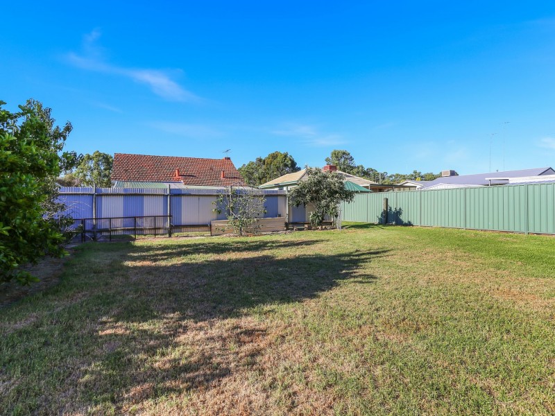 4 Merriedale Crescent, Harvey WA 6220