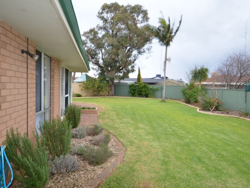 14 Lyons Way, Harvey WA 6220