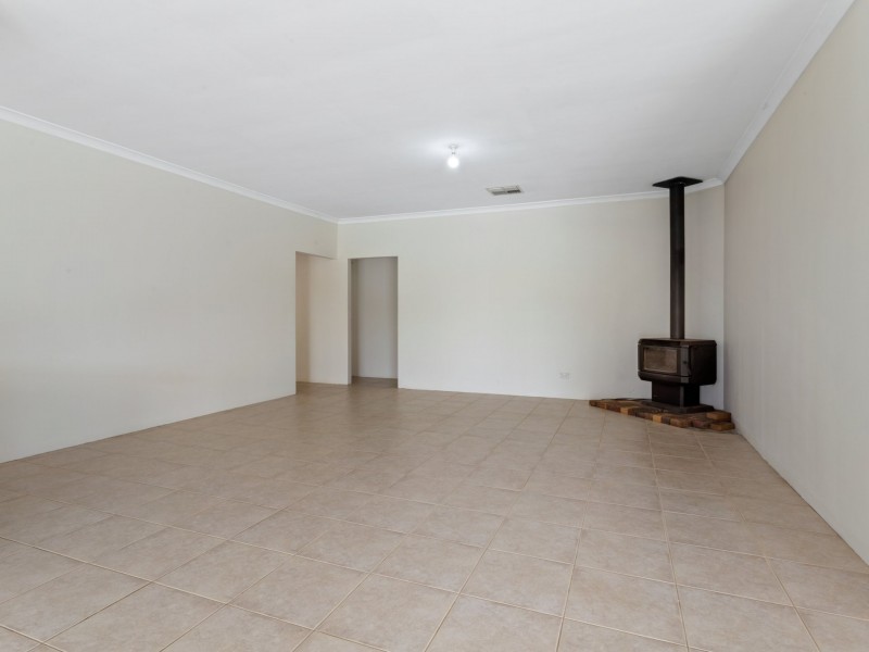 32 Hinge Road, Harvey WA 6220