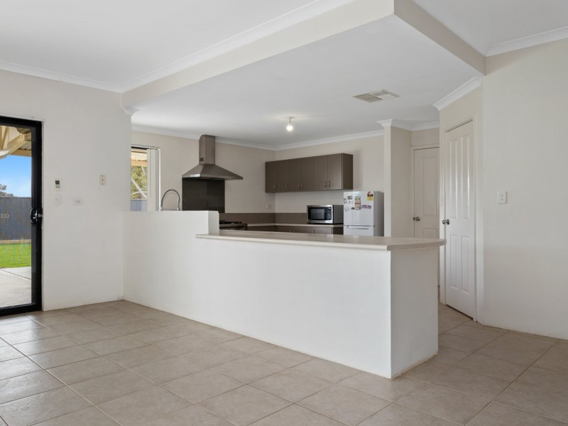 32 Hinge Road, Harvey WA 6220