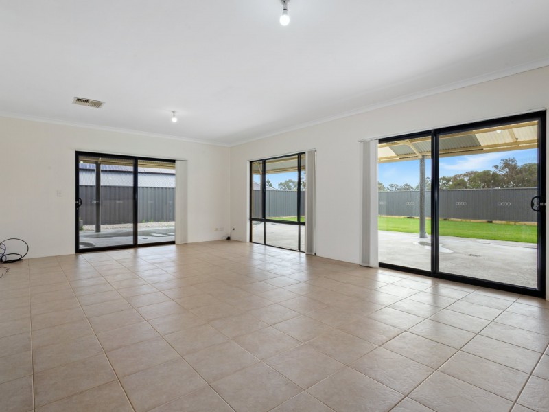 32 Hinge Road, Harvey WA 6220