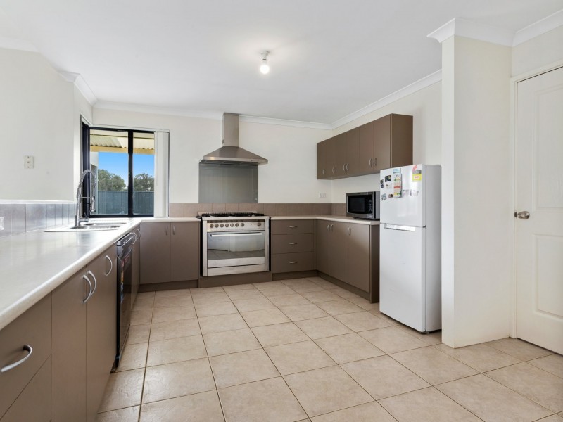 32 Hinge Road, Harvey WA 6220