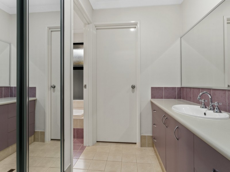 32 Hinge Road, Harvey WA 6220