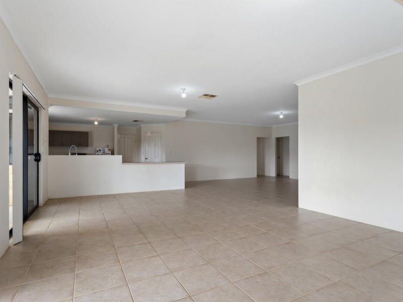 32 Hinge Road, Harvey WA 6220