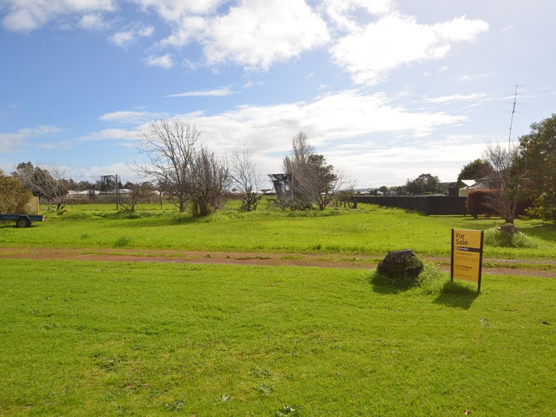 16 Centennial Avenue, Harvey WA 6220