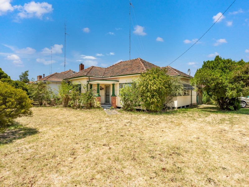 11 Buckby Road, Harvey WA 6220