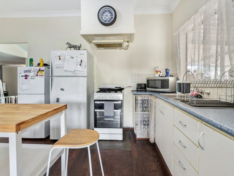 6 Kennedy Street, Harvey WA 6220