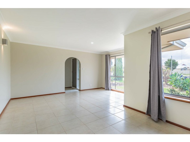 9 Young Street, Harvey WA 6220