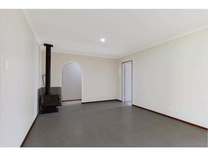 9 Young Street, Harvey WA 6220