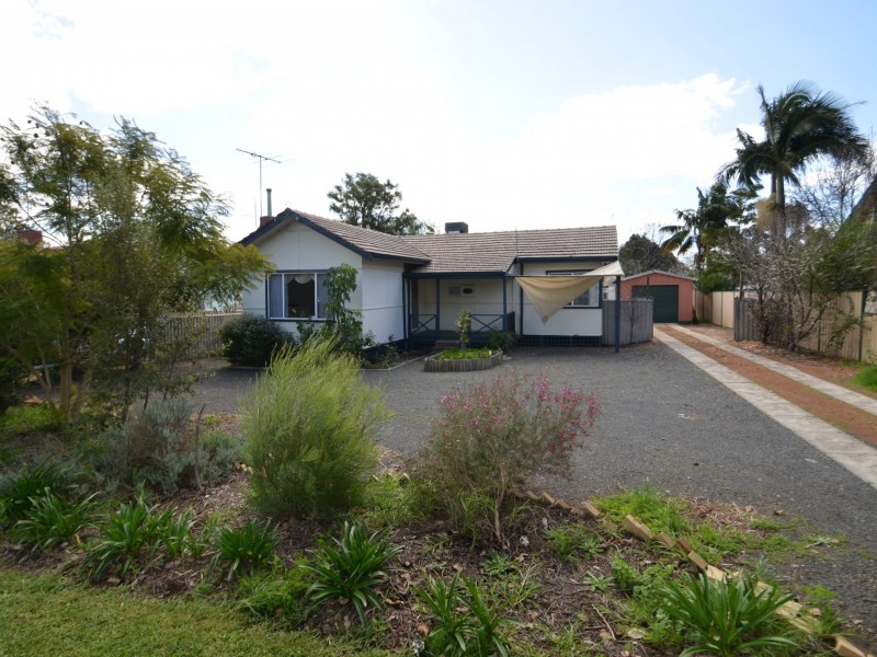 20 Uduc Road, Harvey WA 6220