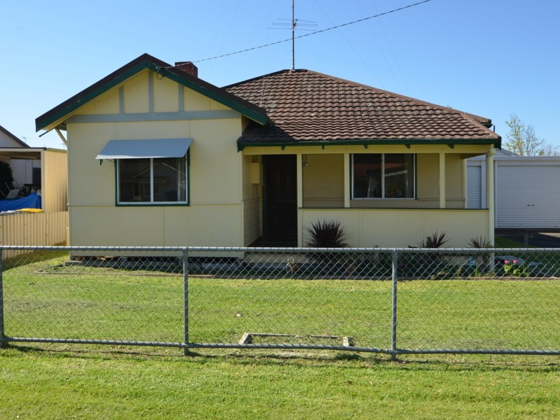 28 Peet Street, Harvey WA 6220