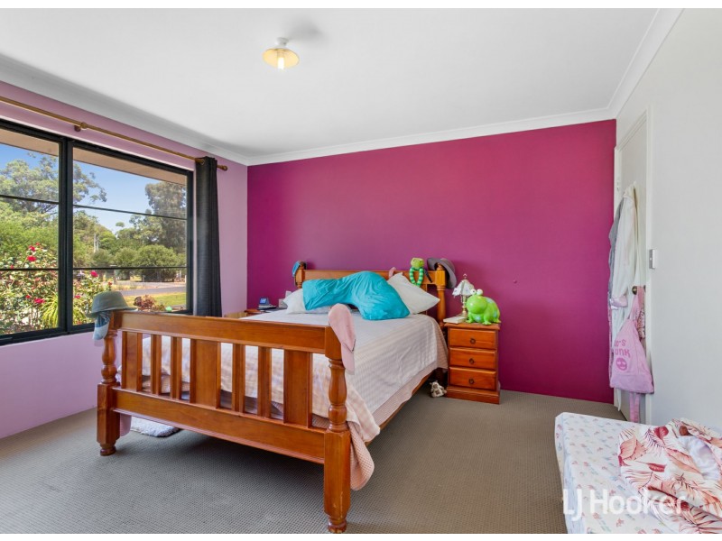 8 Vernon Street, Cookernup WA 6220