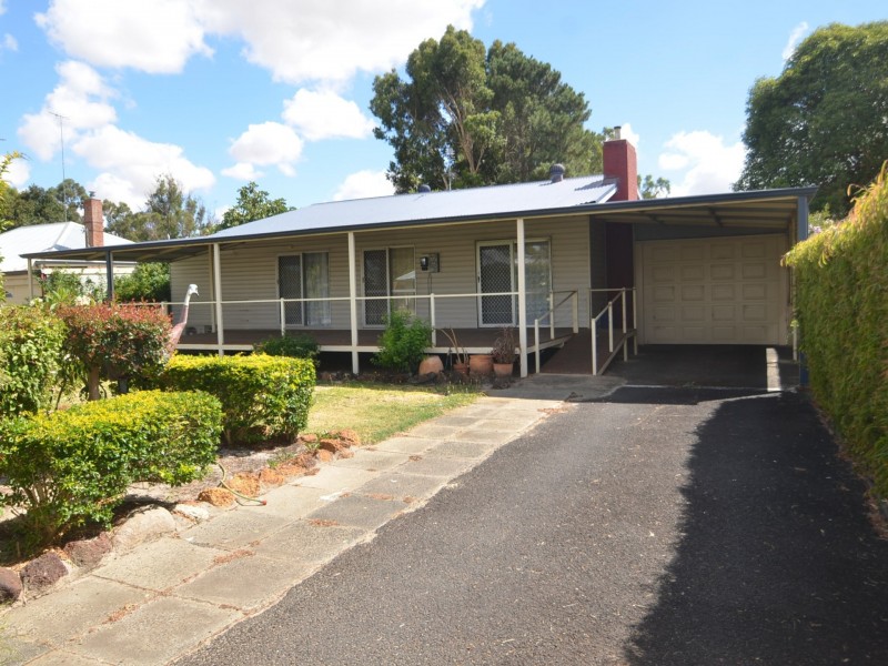 13 Merriedale Crescent, Harvey WA 6220