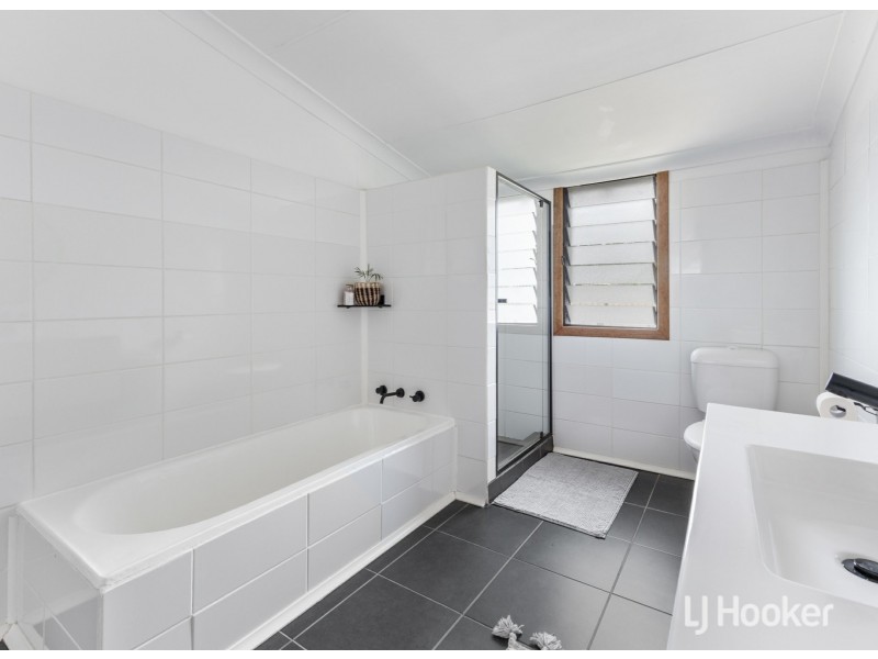 16 Uduc Road, Harvey WA 6220