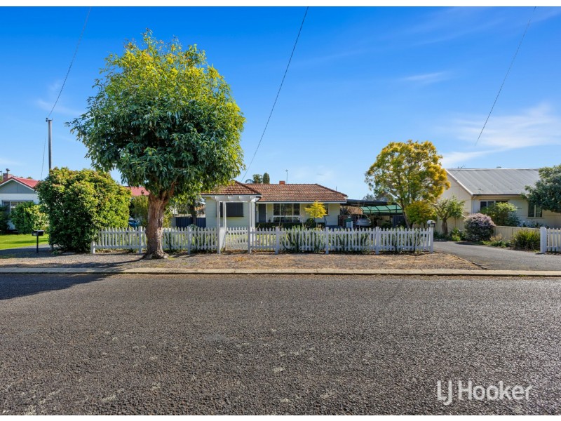 16 Palmer Street, Harvey WA 6220