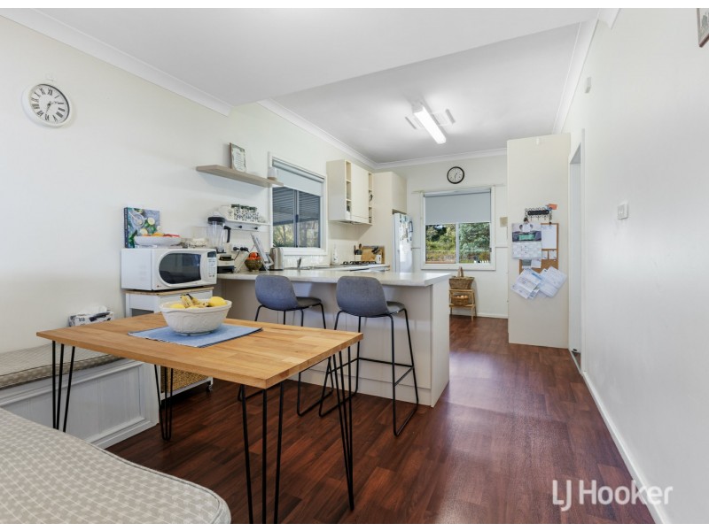 16 Palmer Street, Harvey WA 6220