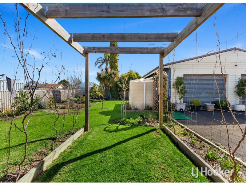 16 Palmer Street, Harvey WA 6220