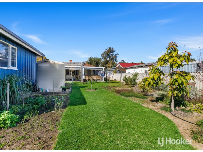 16 Palmer Street, Harvey WA 6220