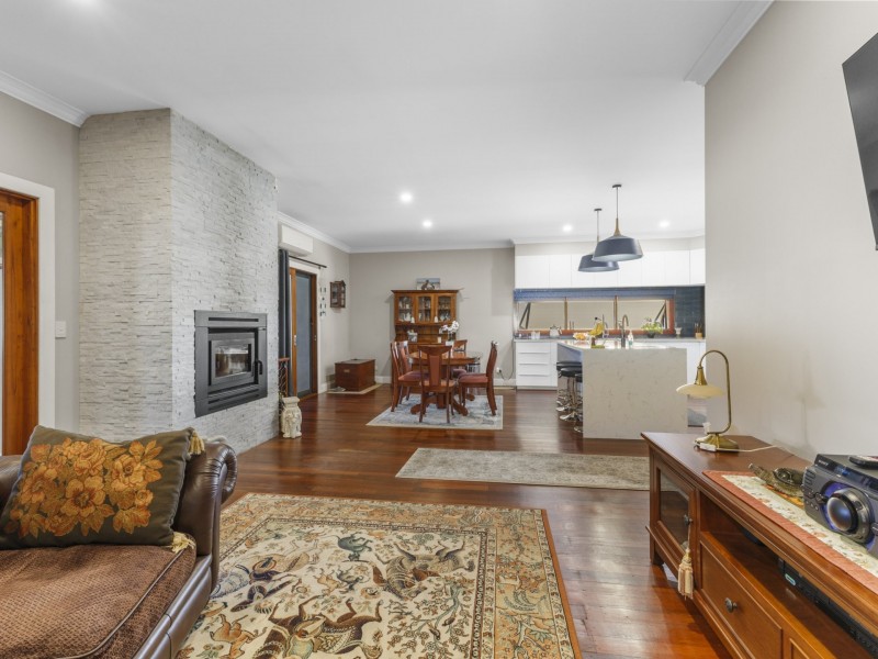 31 Peet Street, Harvey WA 6220