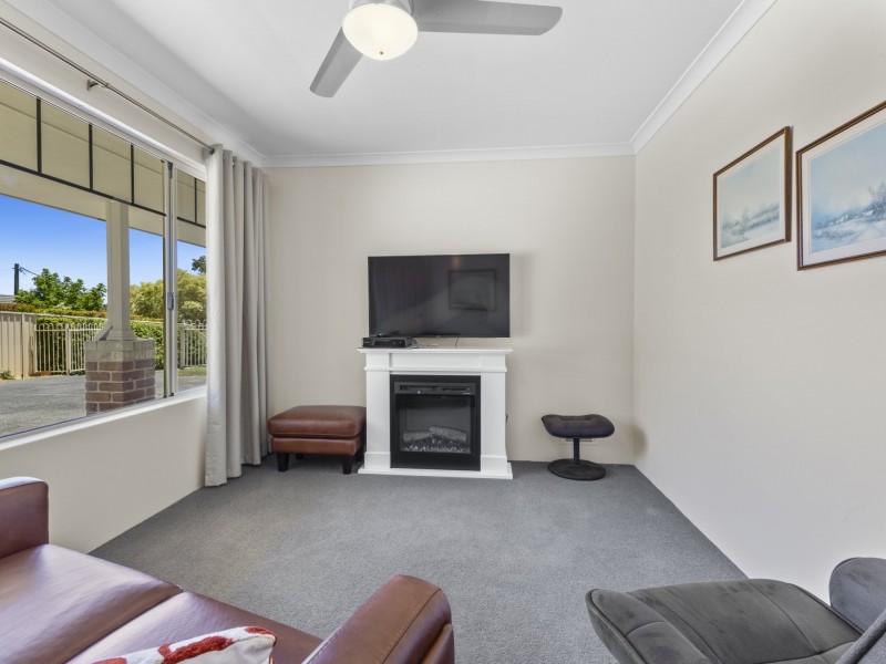 4B Larsen Court, Harvey WA 6220