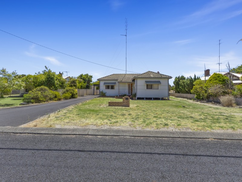 21 Third Street, Harvey WA 6220