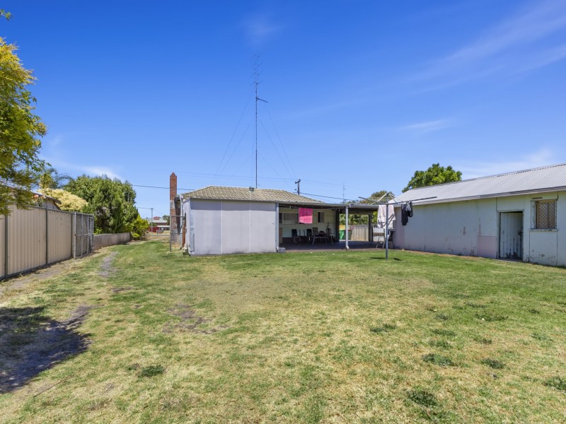21 Third Street, Harvey WA 6220