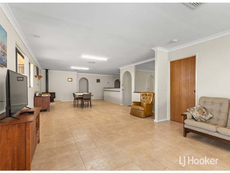 12 Lyons Way, Harvey WA 6220