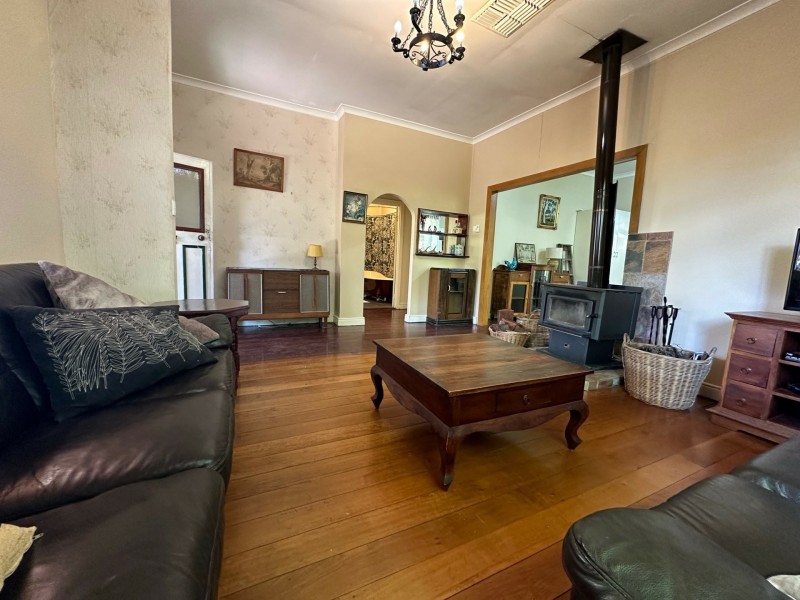 17 Logue Road, Harvey WA 6220