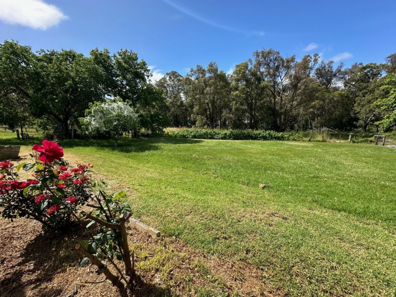 17 Logue Road, Harvey WA 6220