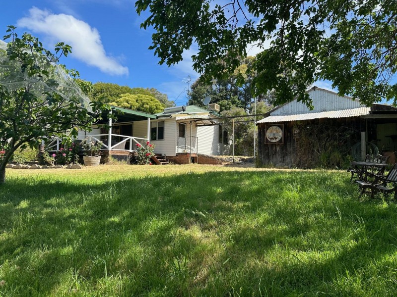 17 Logue Road, Harvey WA 6220