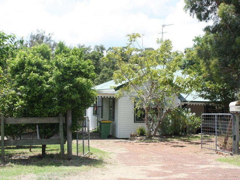17 Logue Road, Harvey WA 6220