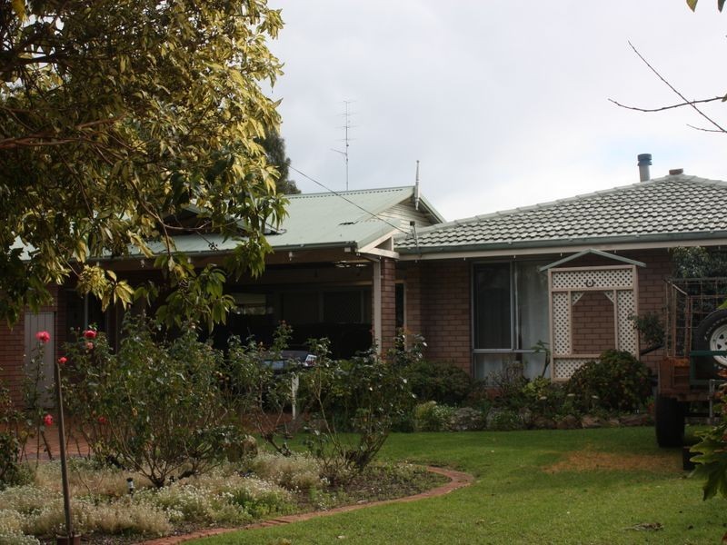 14 Lyons Way, Harvey WA 6220