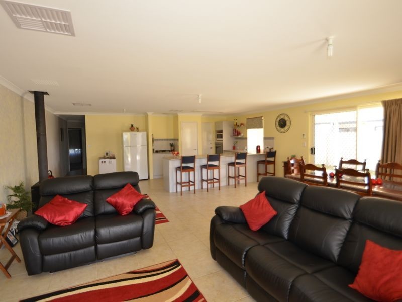 81 Fryer Road, Harvey WA 6220