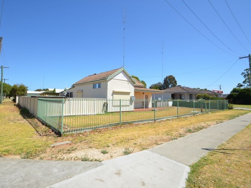 61 Young Street, Harvey WA 6220