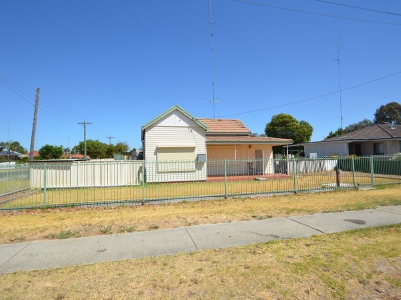 61 Young Street, Harvey WA 6220