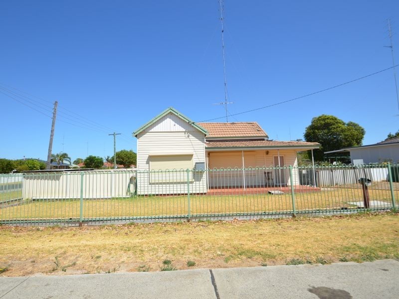 61 Young Street, Harvey WA 6220