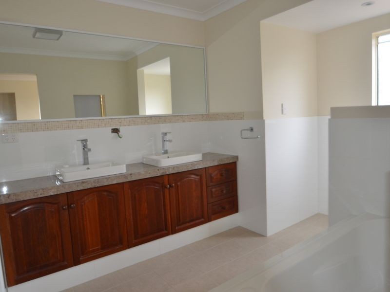 9 Barr Road, Carey Park WA 6230