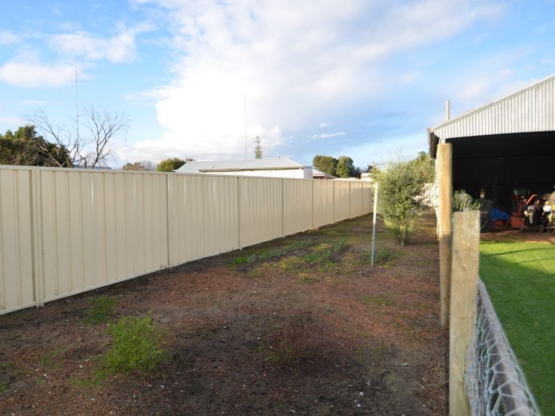 2 Fourth Street, Harvey WA 6220